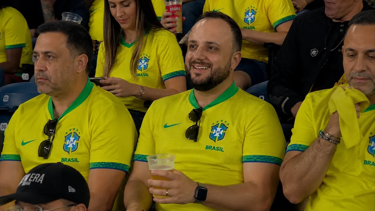 Seu clone na arquibancada do estádio